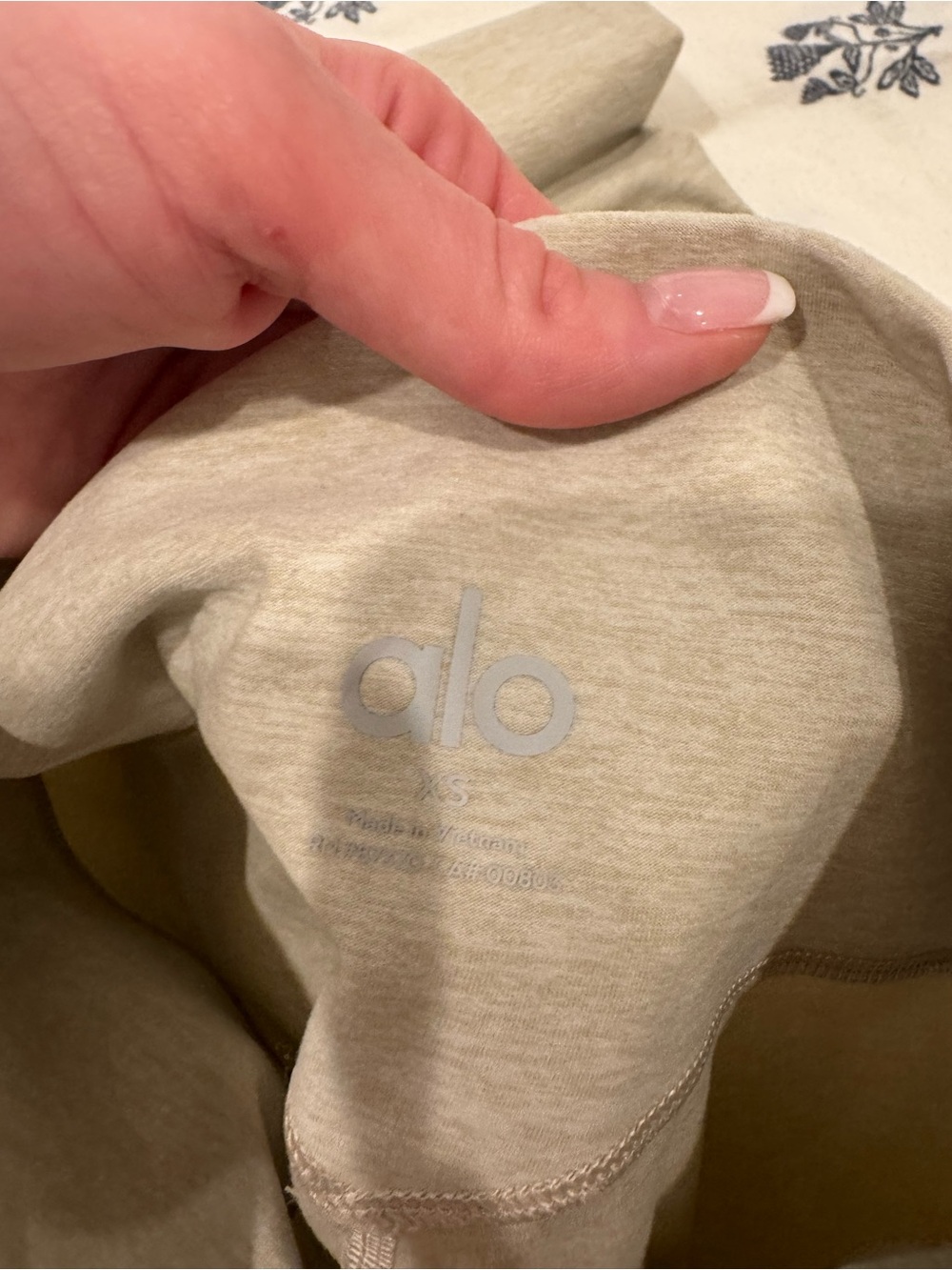 Alo Yoga Oatmeal Heather Leggings - Picture 4 of 4